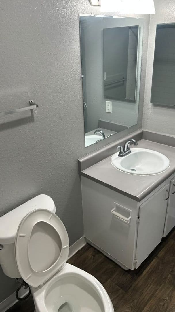 Kennewick Apartment: 1107 West 5th Avenue