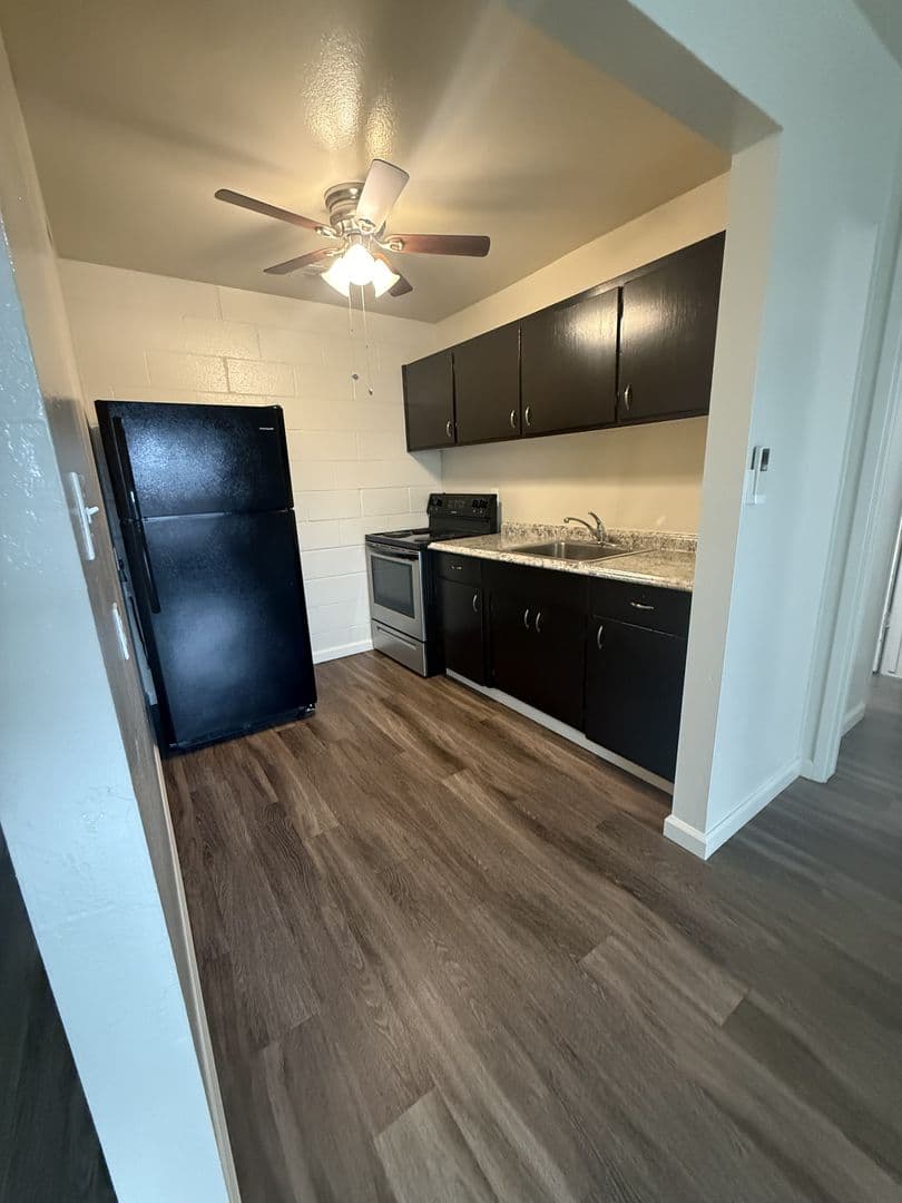 Modesto Apartment: 2012-2100 Wylie Dr.