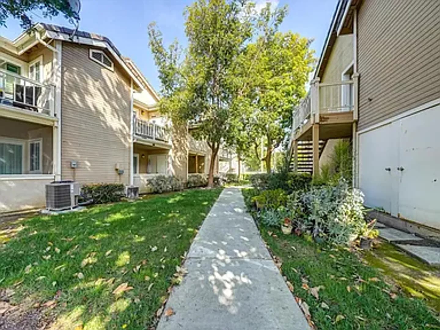 Inglewood Condo: 3867 Thorncroft Ln, Unit H