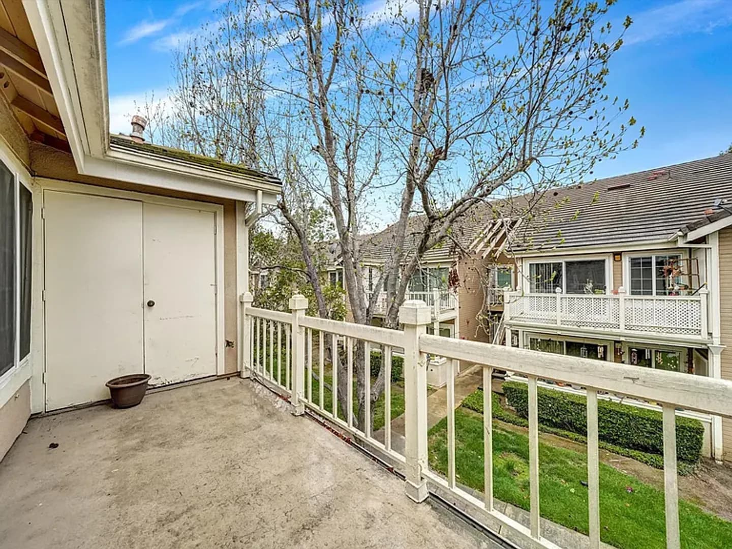 Inglewood Condo: 3867 Thorncroft Ln, Unit H