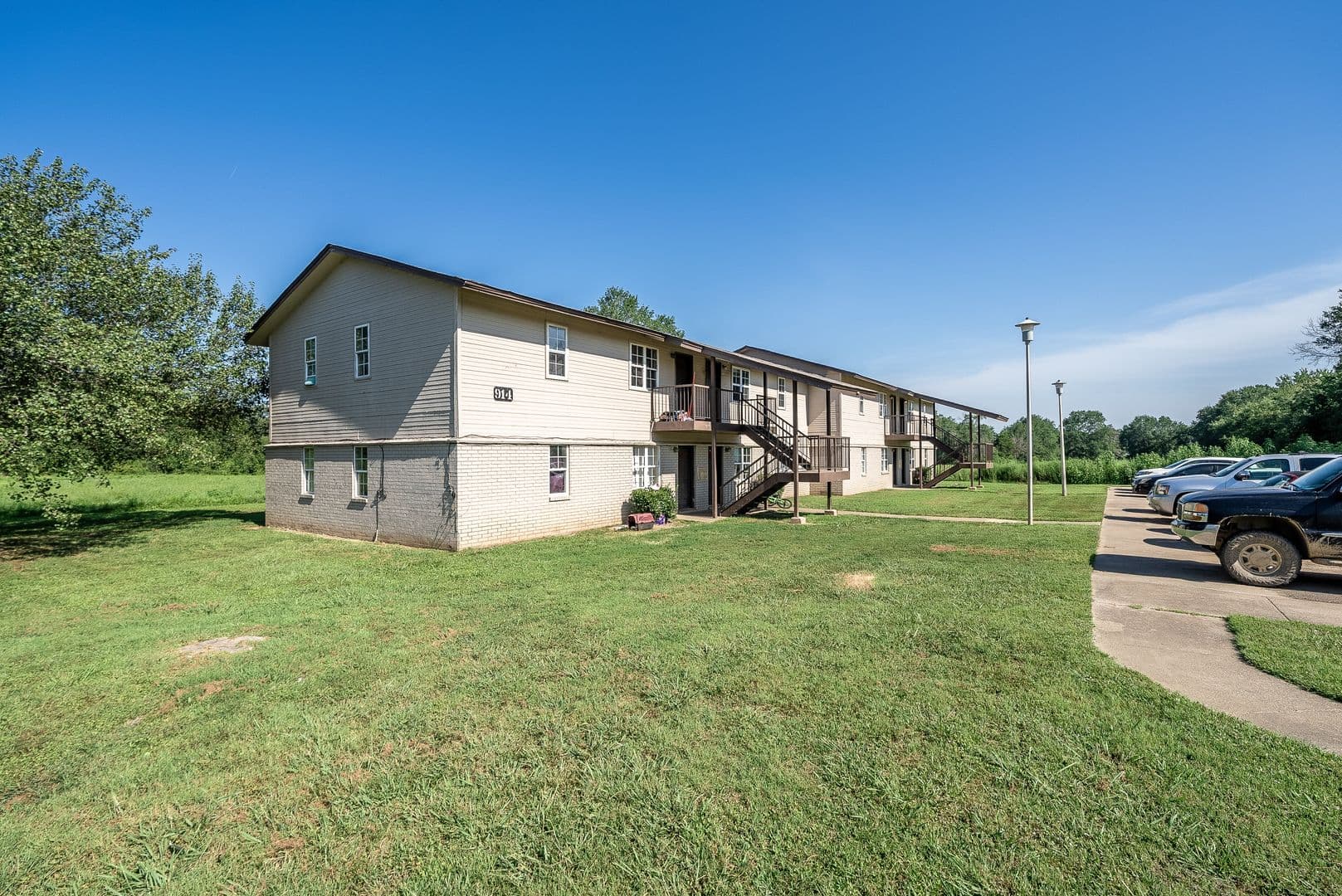 Waldron Apartment: 27 - 919 So Elm St