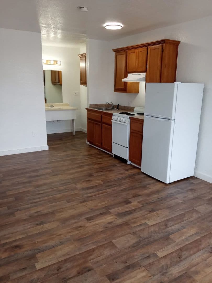 Waldron Apartment: 636 Frankie Matthews Dr.