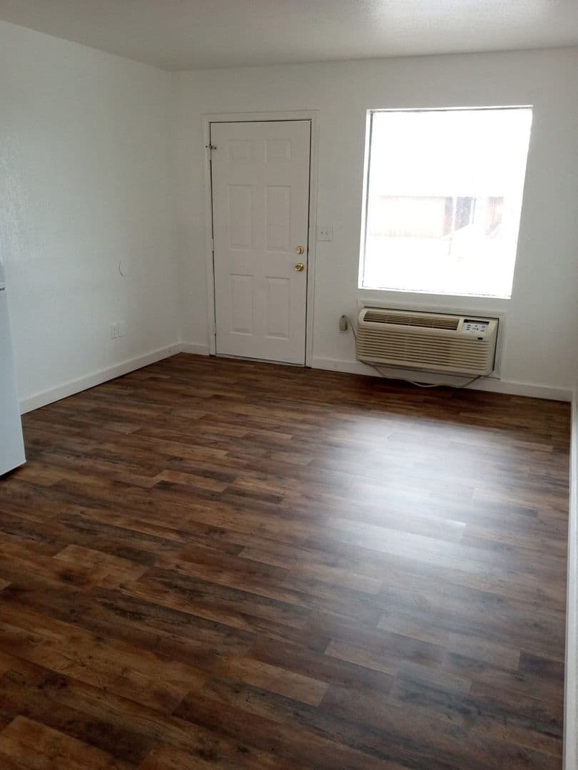Waldron Apartment: 636 Frankie Matthews Dr.