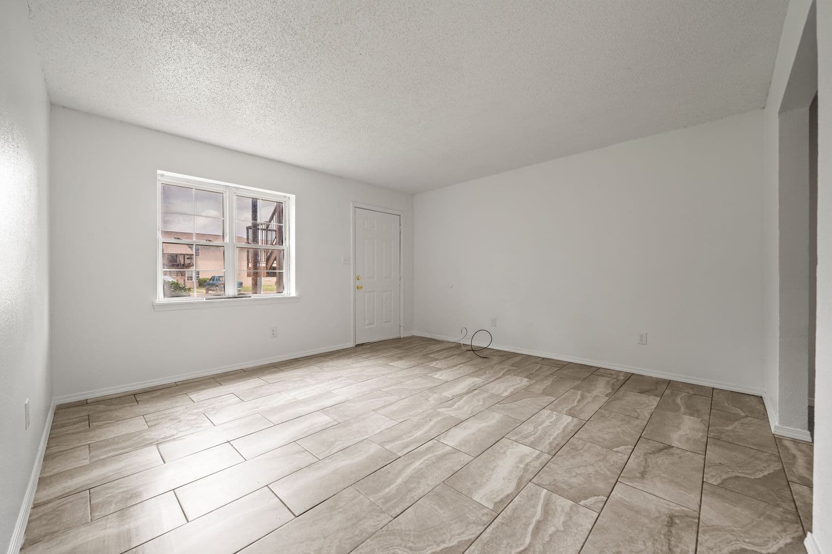 Waldron Apartment: 27 - 919 So Elm St