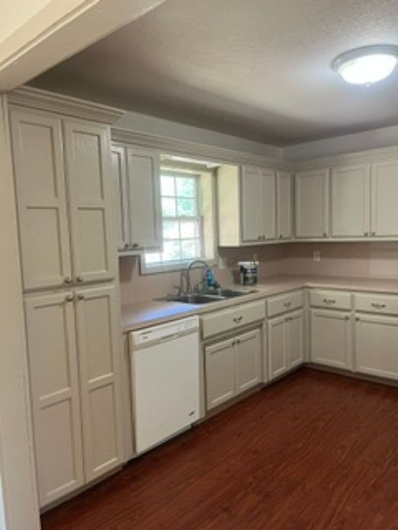 Roland House: 109 Center Drive