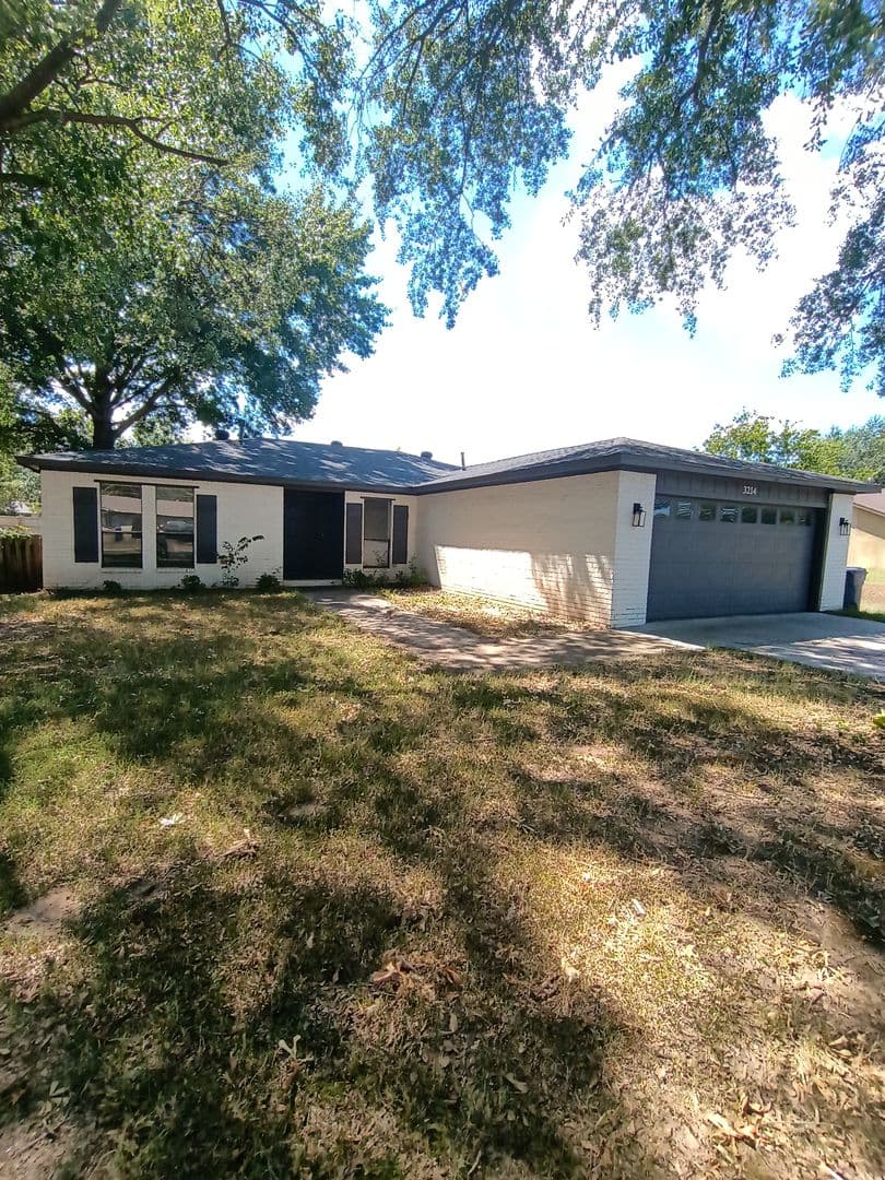 Fort Smith House: 3214 Bryn Mawr Cir