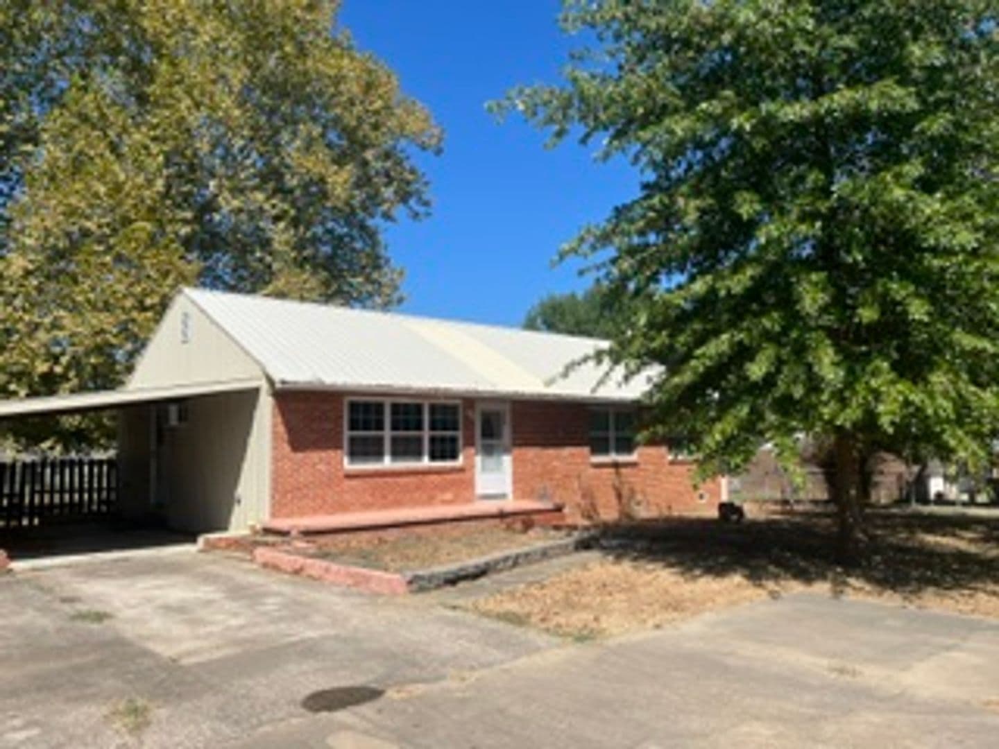 Roland House: 109 Center Drive