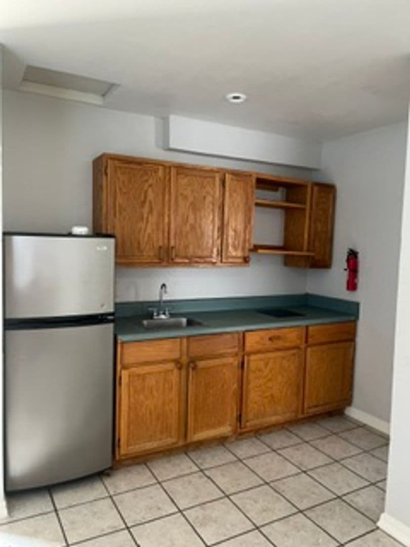 Barling Apartment: 204 Fort Street