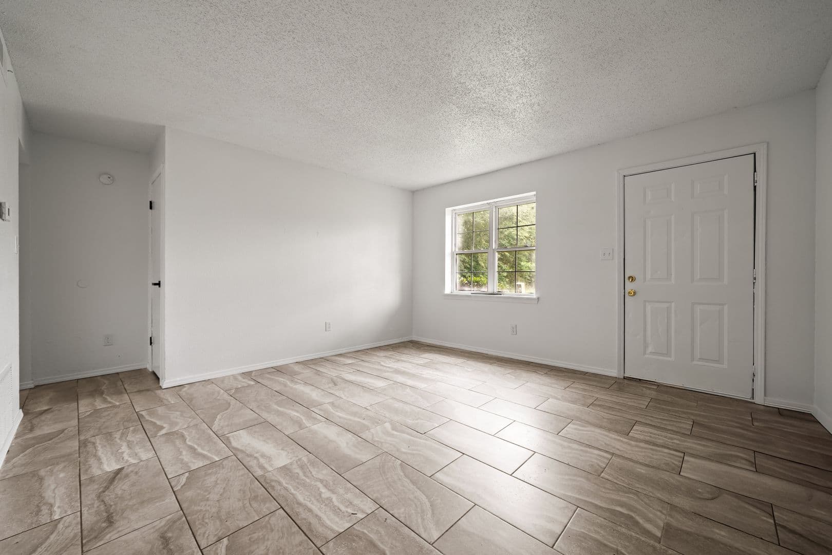 Waldron Apartment: 27 - 919 So Elm St