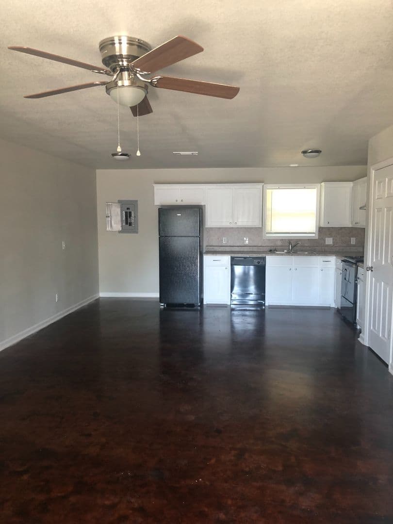 PARIS Apartment: 115-189 N. DANDRIDGE ST.