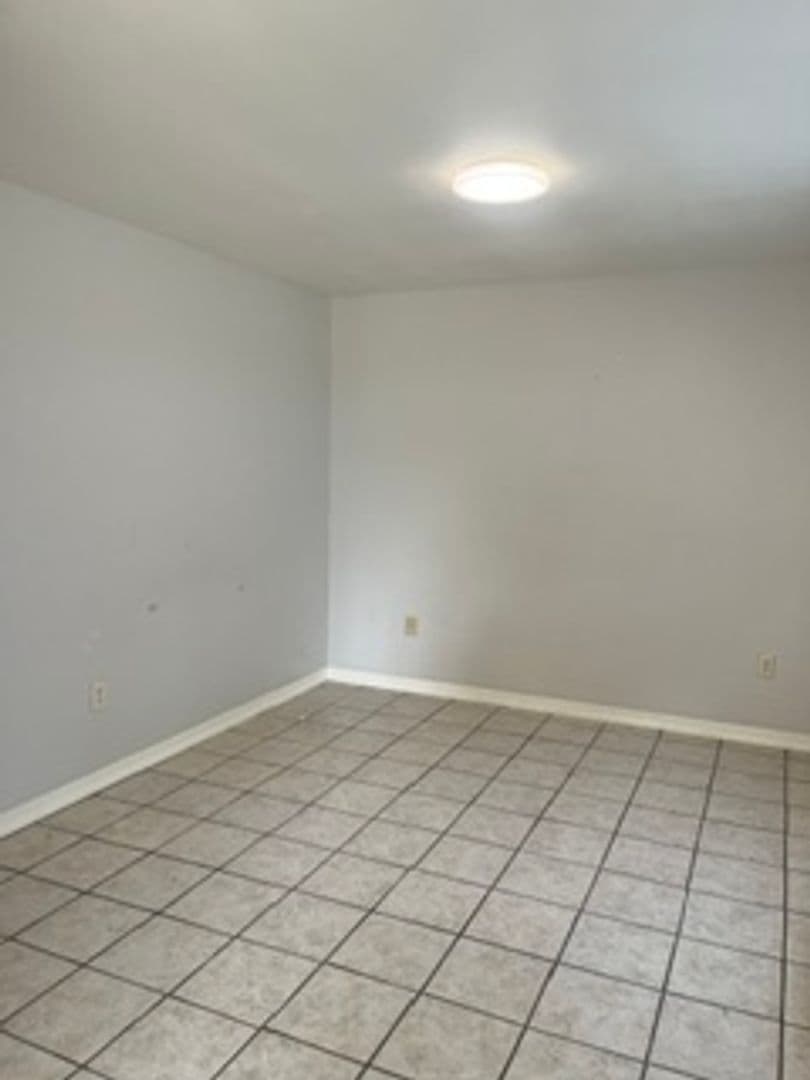 Barling Apartment: 204 Fort Street
