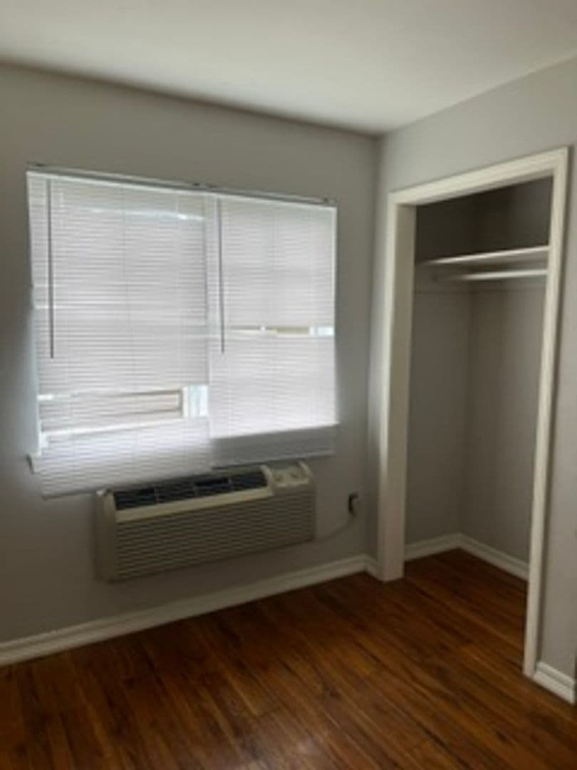 Barling Apartment: 204 Fort Street