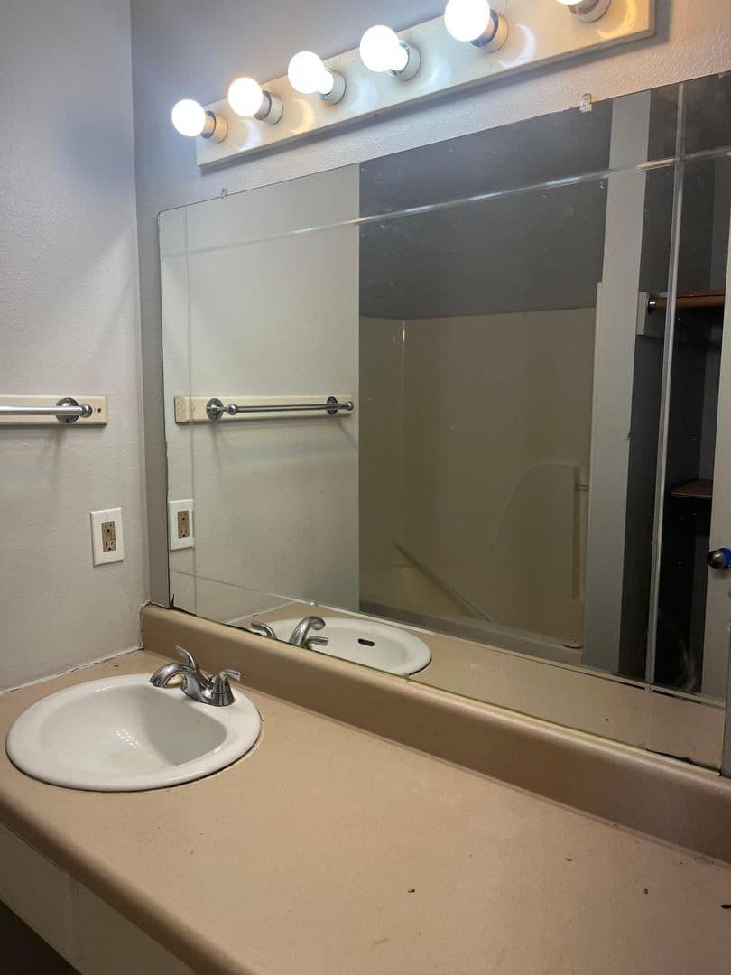 Barling Apartment: 204 Fort Street