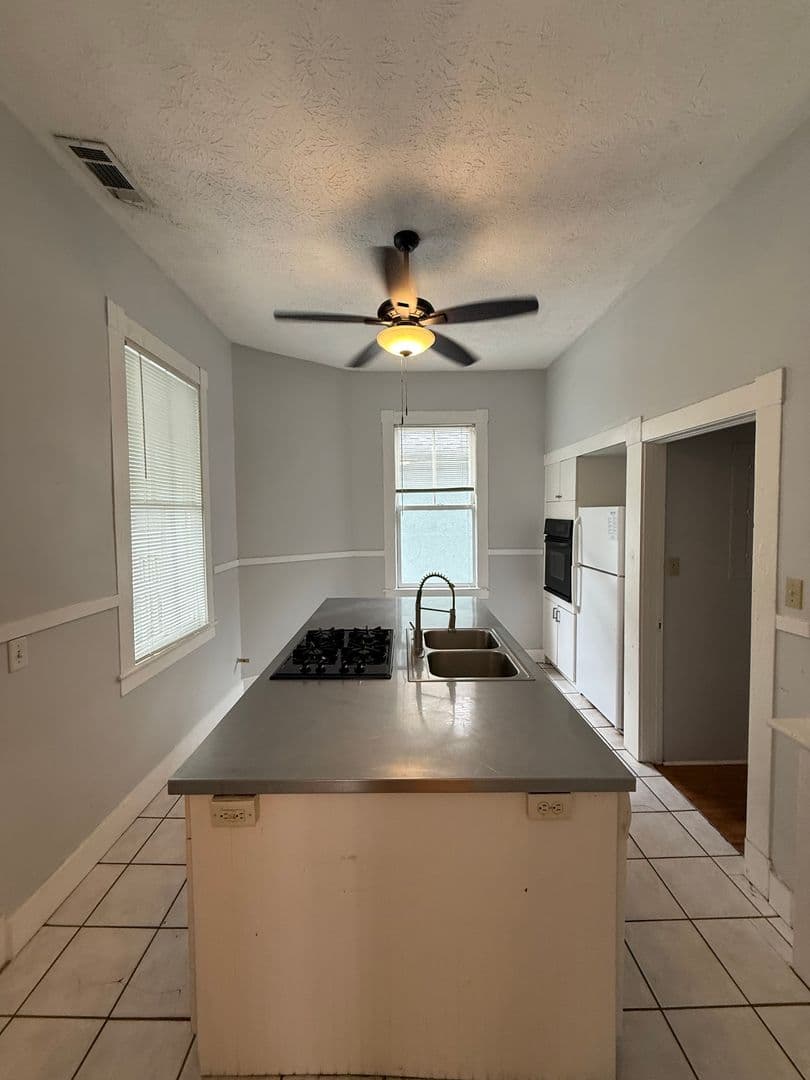 Savannah Apartment: 11-15 E 32nd St