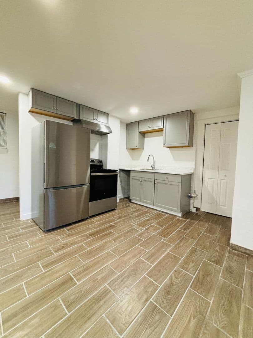 Savannah Apartment: 315 E 37th St