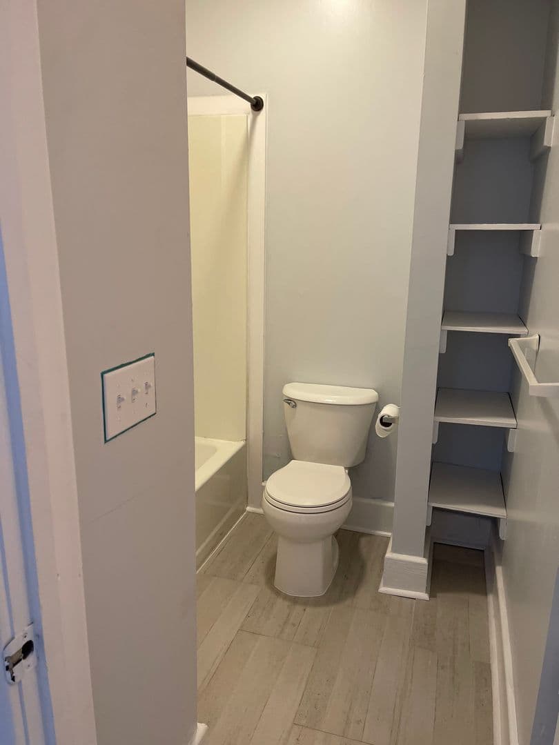 Savannah Apartment: 412 East Duffy Street