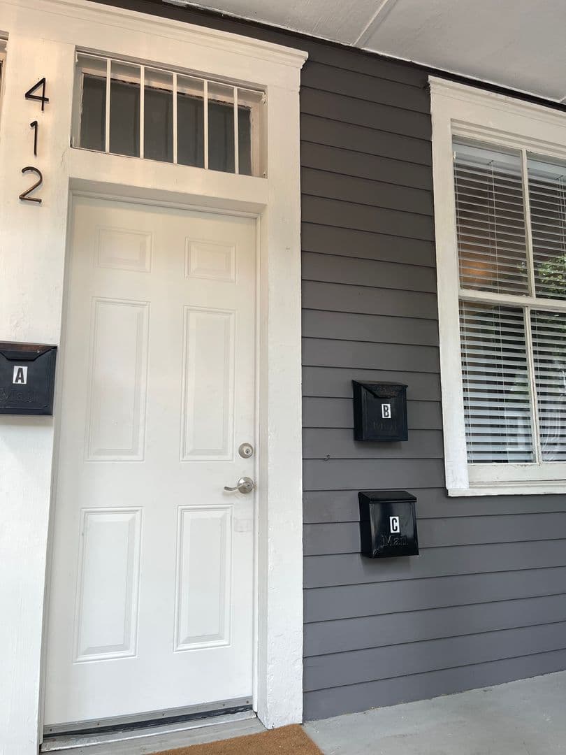 Savannah Apartment: 412 East Duffy Street
