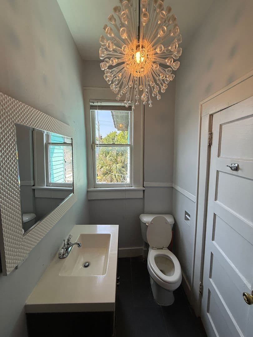 Savannah Apartment: 311 E Duffy St