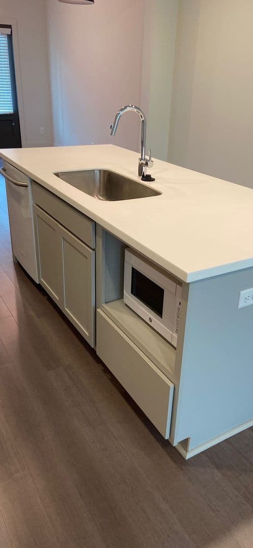 Savannah Apartment: 1716 Habersham St.