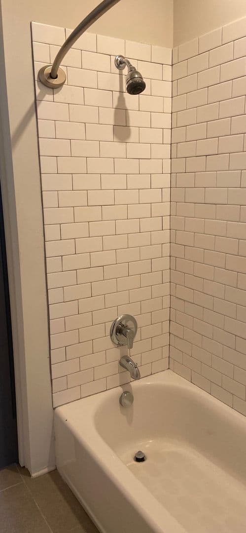 Savannah Apartment: 1716 Habersham St.