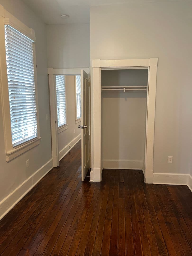 Savannah Apartment: 412 East Duffy Street