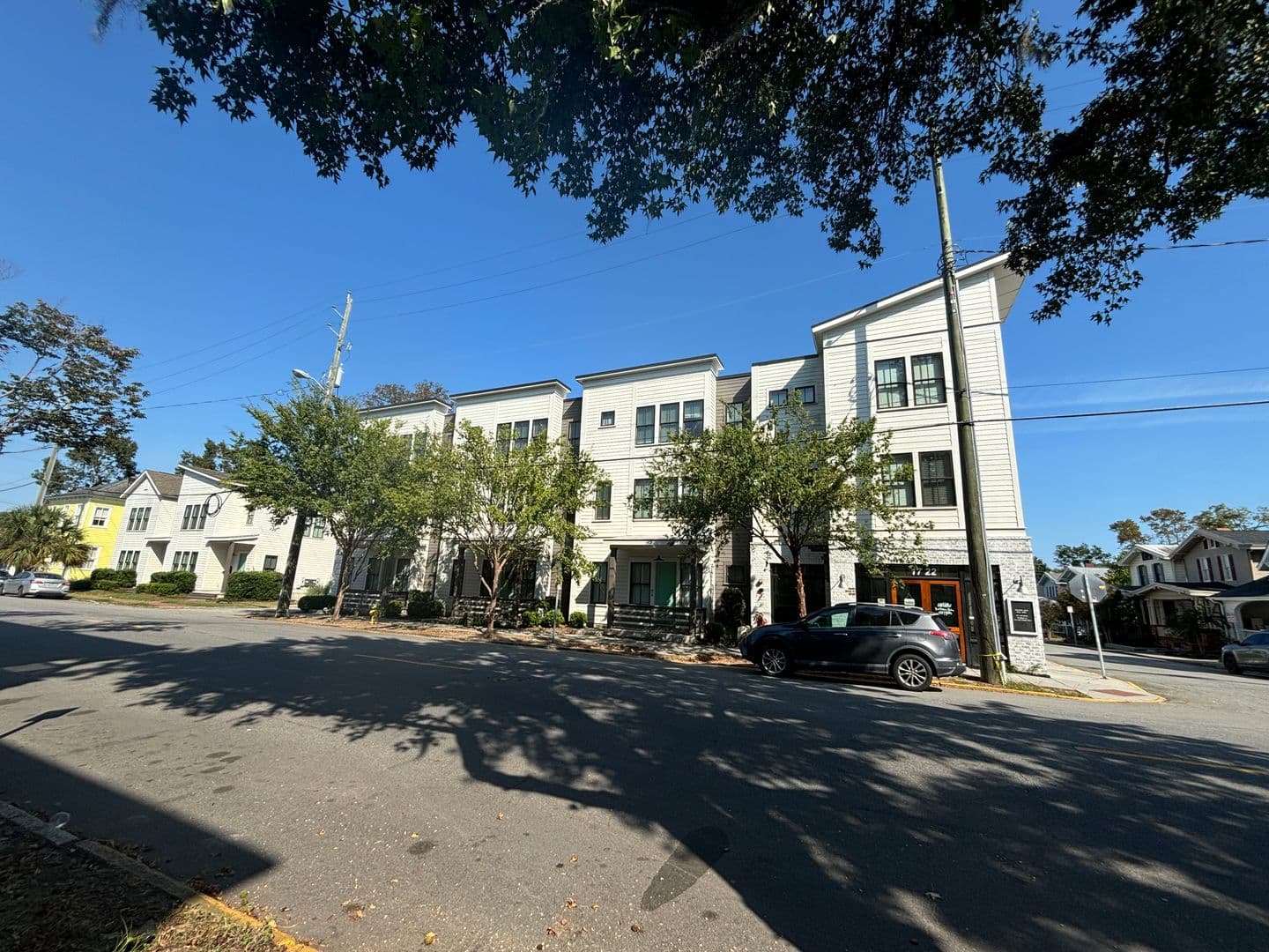 Savannah Apartment: 1716 Habersham St.