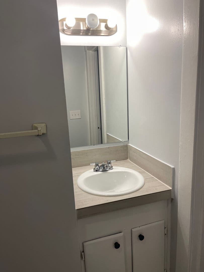Savannah Apartment: 412 East Duffy Street