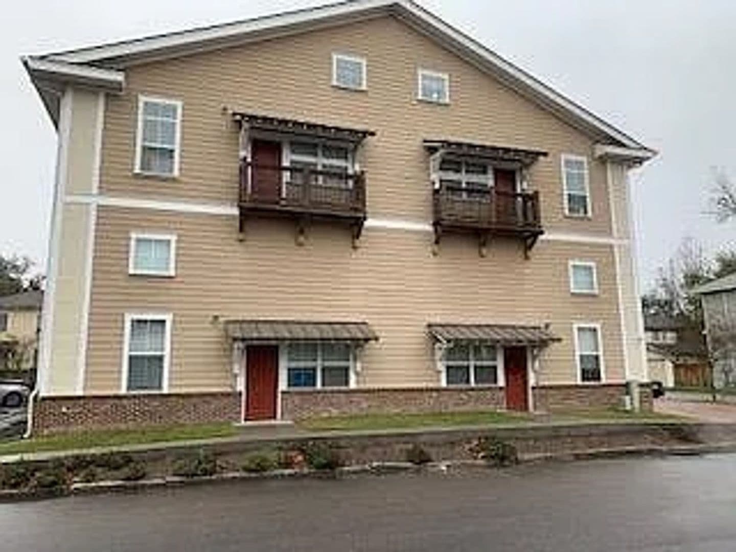 Savannah Apartment: 533 38th Street 203