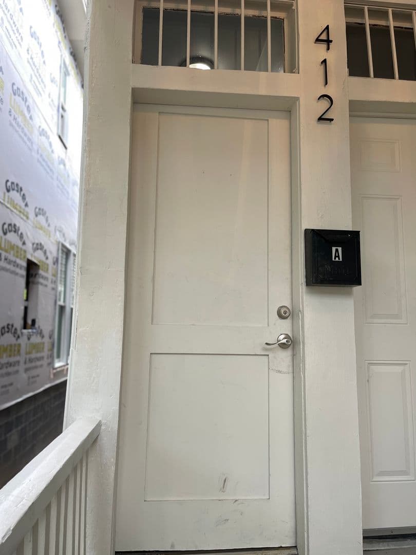 Savannah Apartment: 412 East Duffy Street