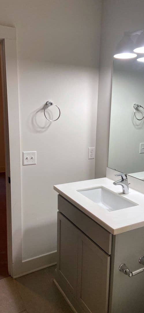 Savannah Apartment: 1716 Habersham St.