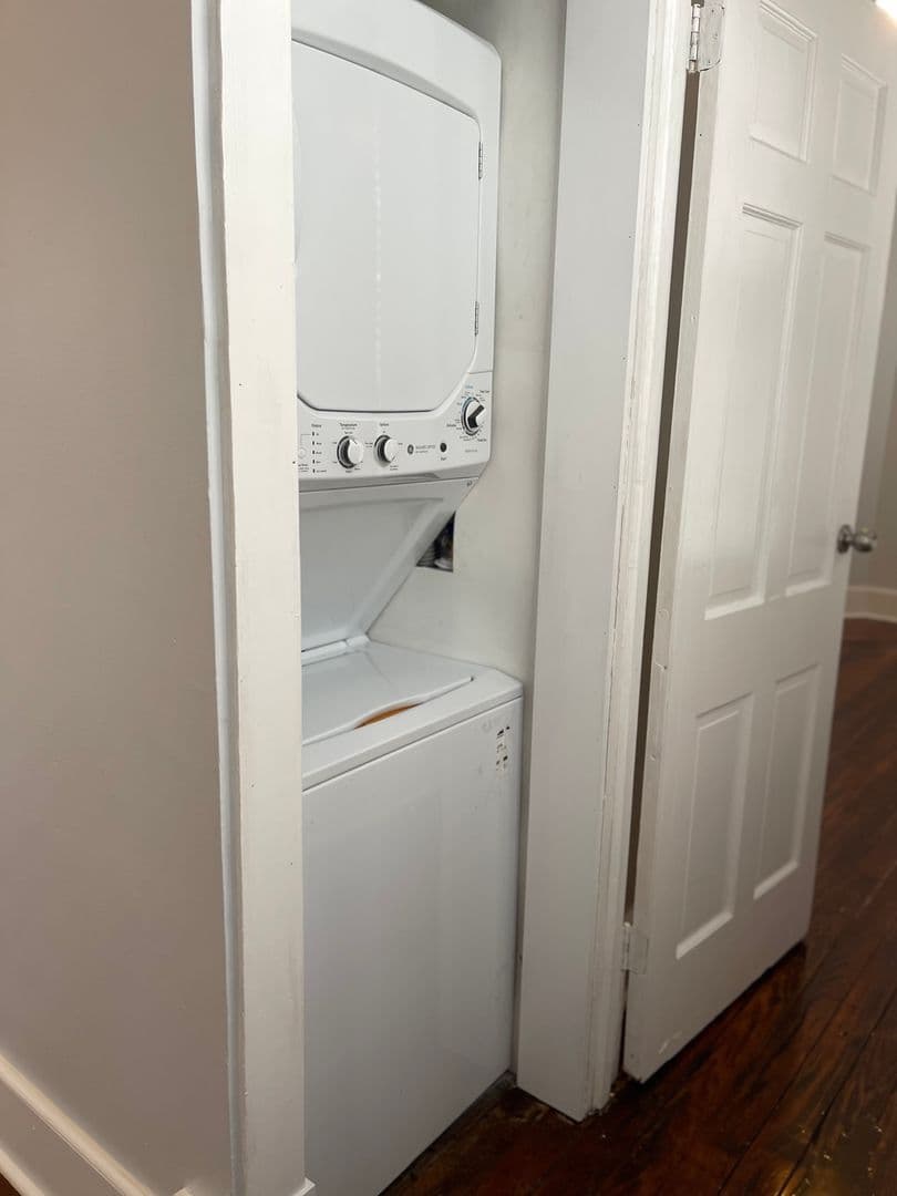 Savannah Apartment: 412 East Duffy Street