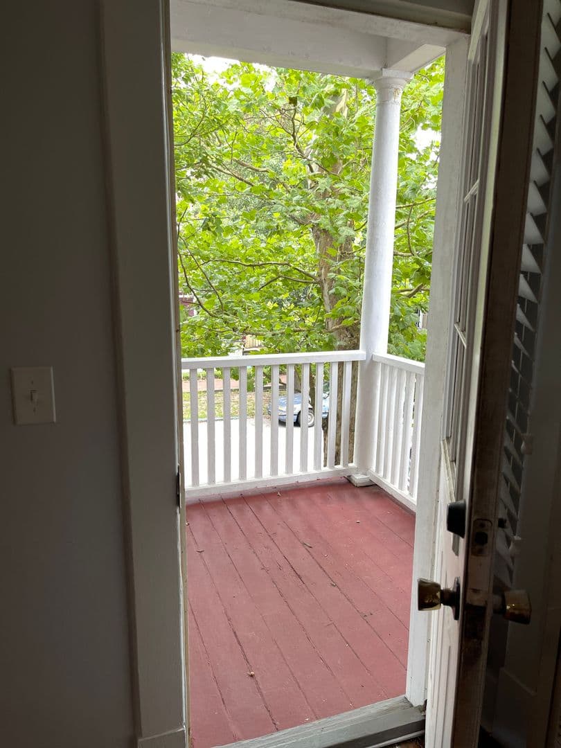 Savannah Apartment: 412 East Duffy Street