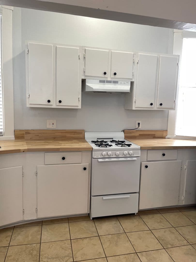 Savannah Apartment: 412 East Duffy Street
