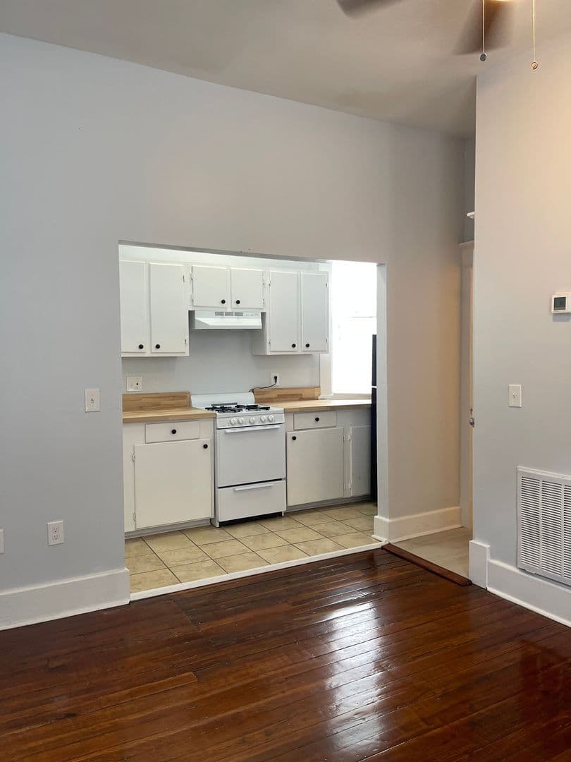 Savannah Apartment: 412 East Duffy Street