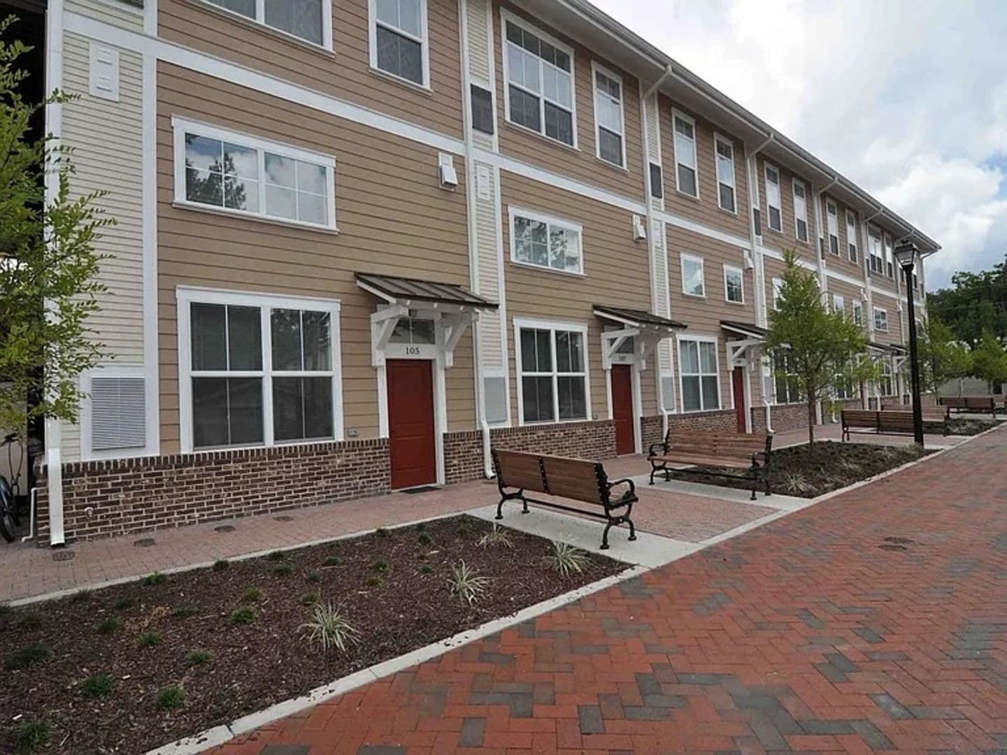Savannah Apartment: 533 E. 38th Street 214