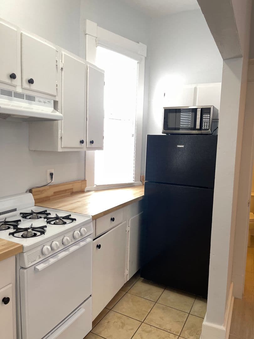 Savannah Apartment: 412 East Duffy Street
