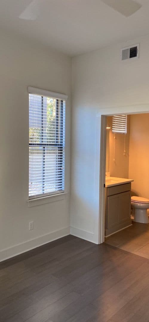 Savannah Apartment: 1716 Habersham St.