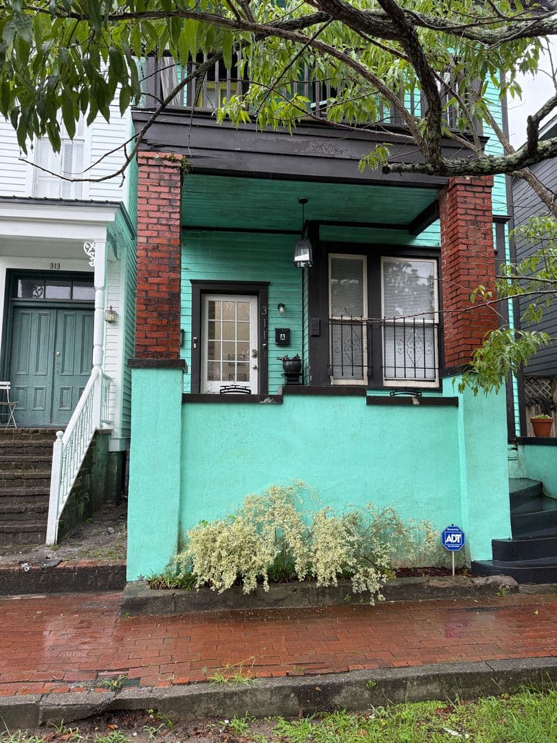 Savannah Apartment: 311 E Duffy St