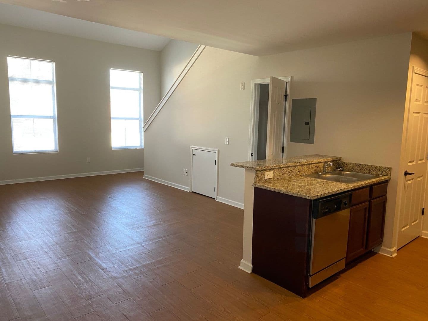 Savannah Apartment: 533 East 38th Street