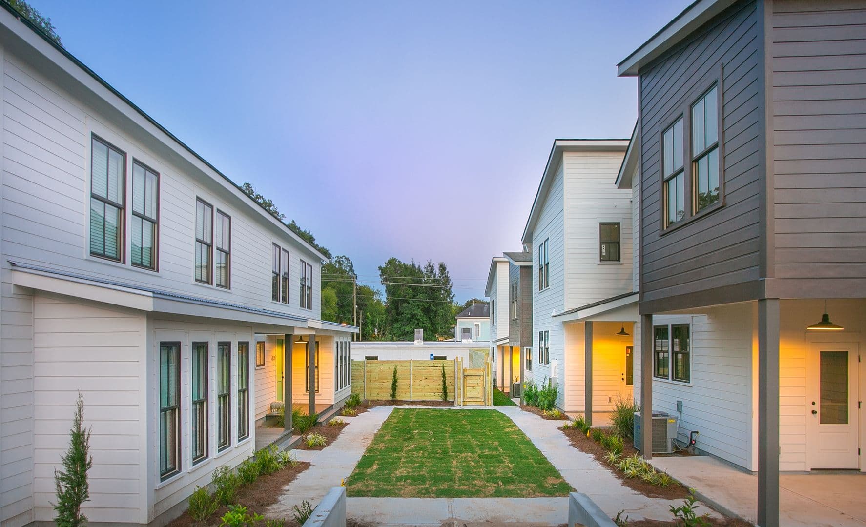 Savannah Apartment: 1716 Habersham St.