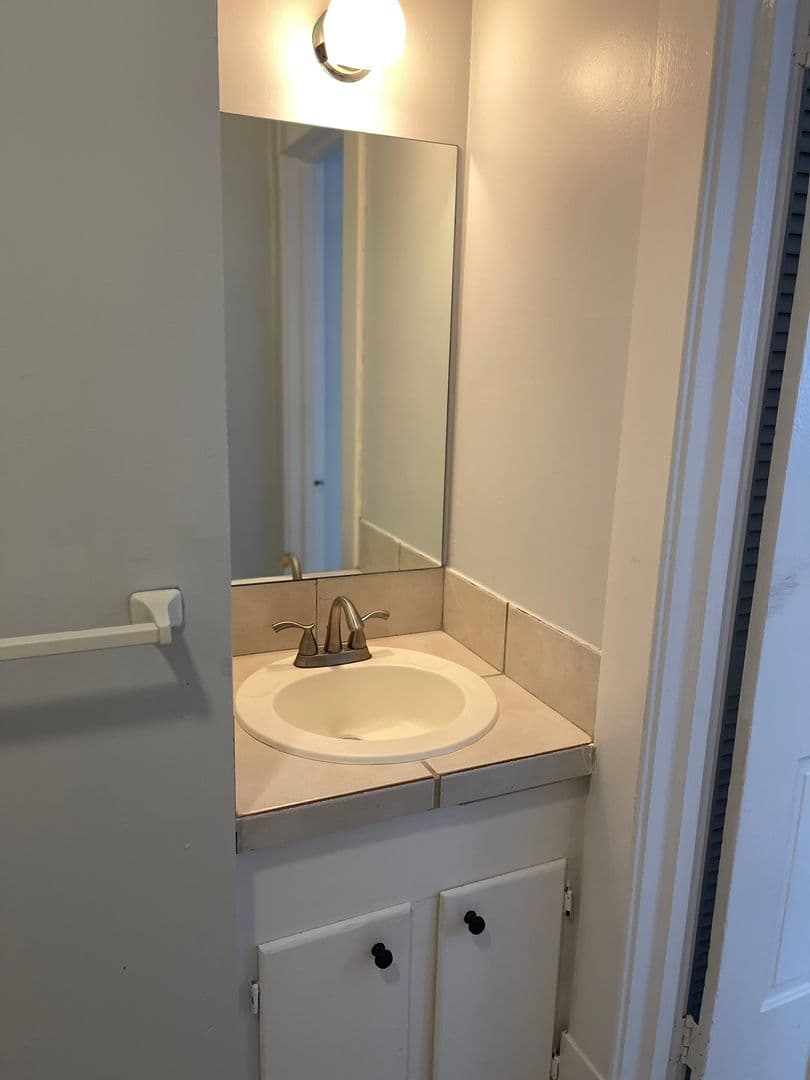 Savannah Apartment: 412 East Duffy Street
