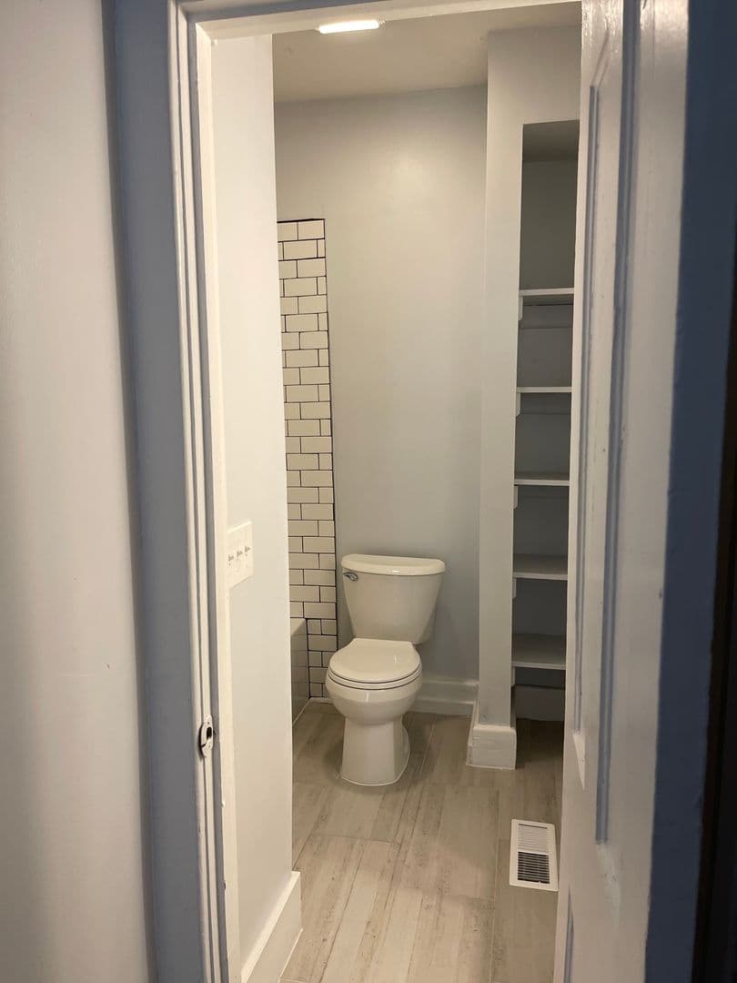 Savannah Apartment: 412 East Duffy Street