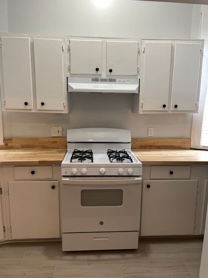 Savannah Apartment: 412 East Duffy Street