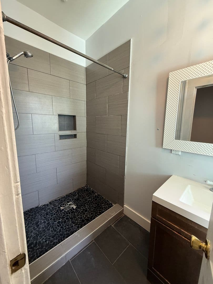 Savannah Apartment: 311 E Duffy St