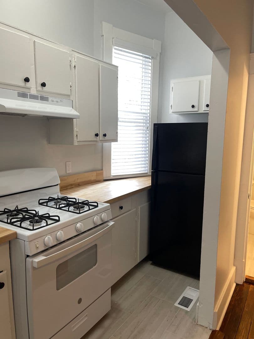 Savannah Apartment: 412 East Duffy Street