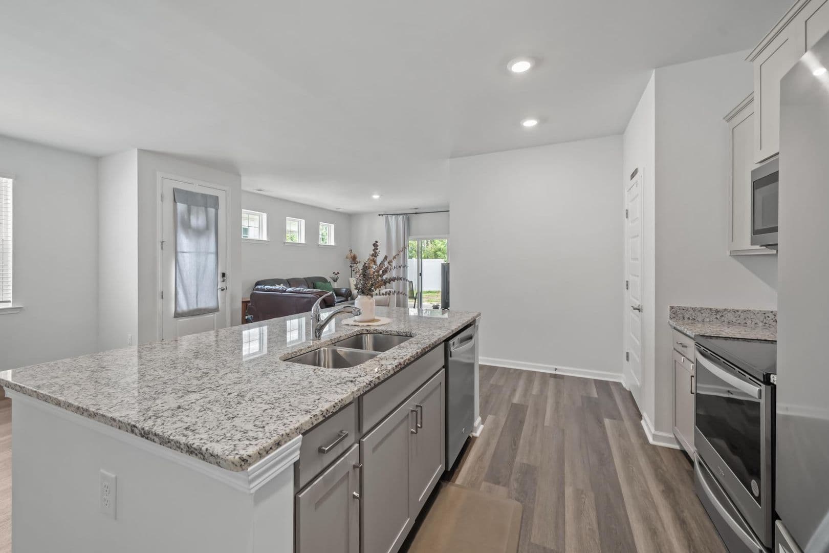 Pooler House: 182 Holloway Hill