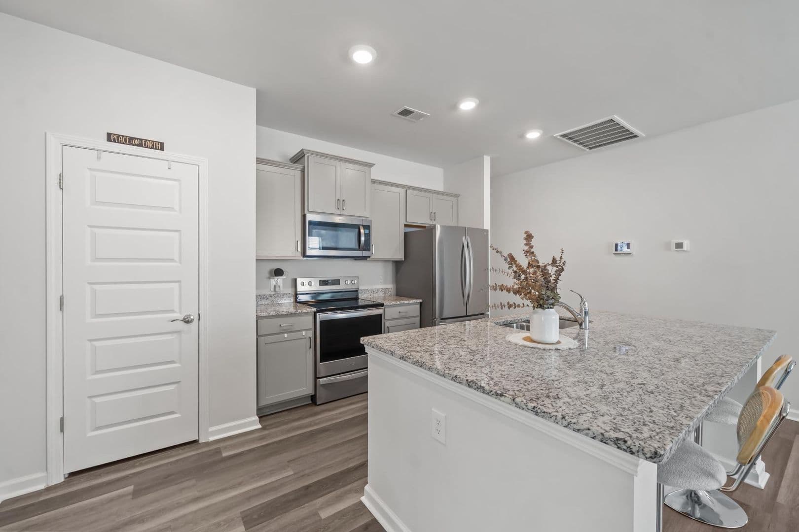 Pooler House: 182 Holloway Hill