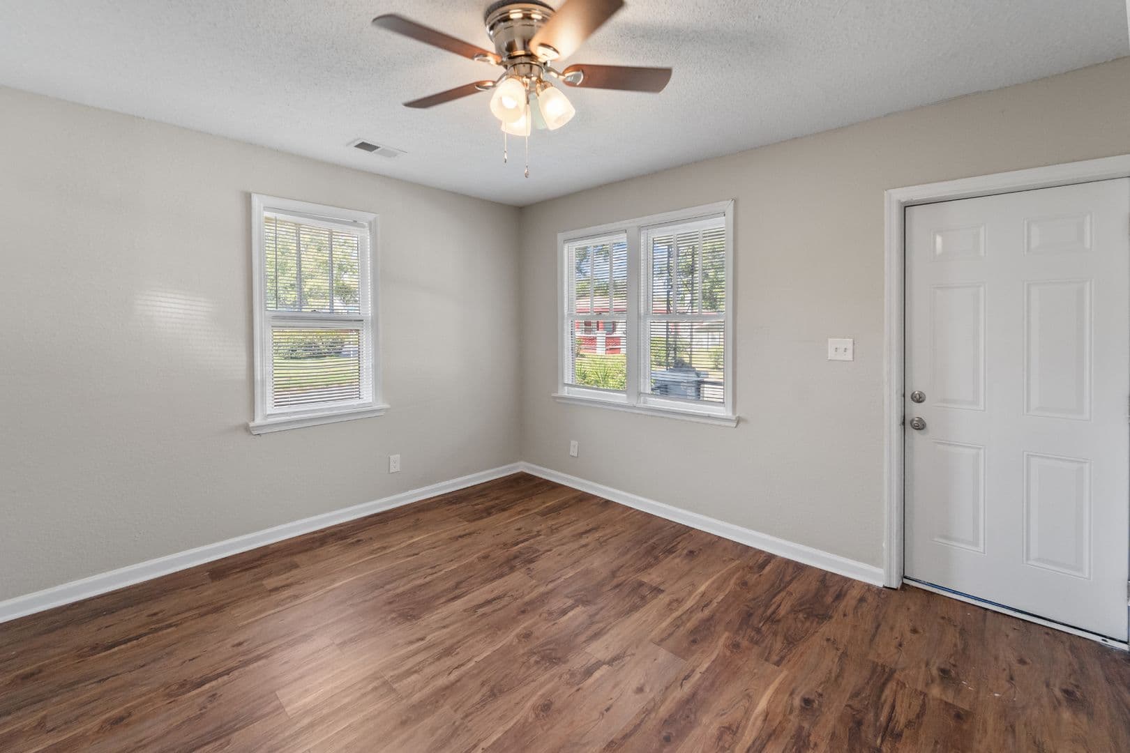 Savannah House: 132 Jenks Street