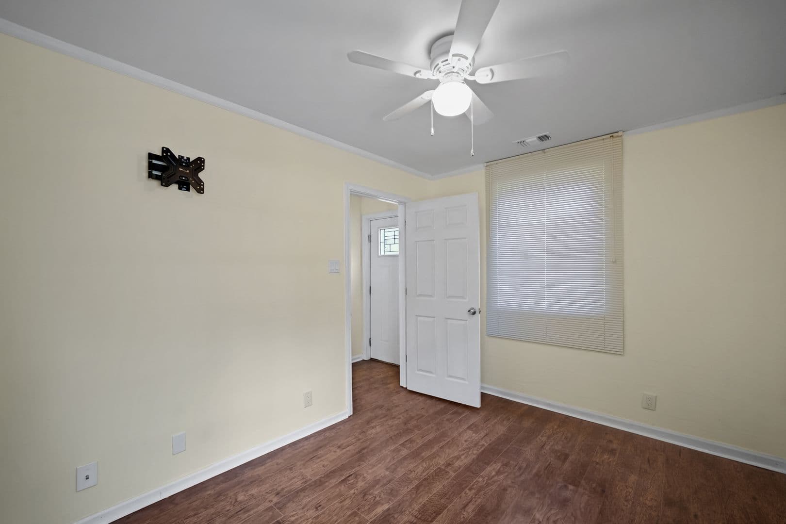 Savannah House: 1224 East Henry Street