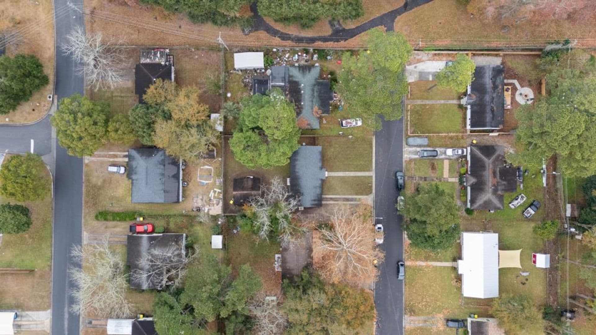 Savannah House: 325 Manor Drive